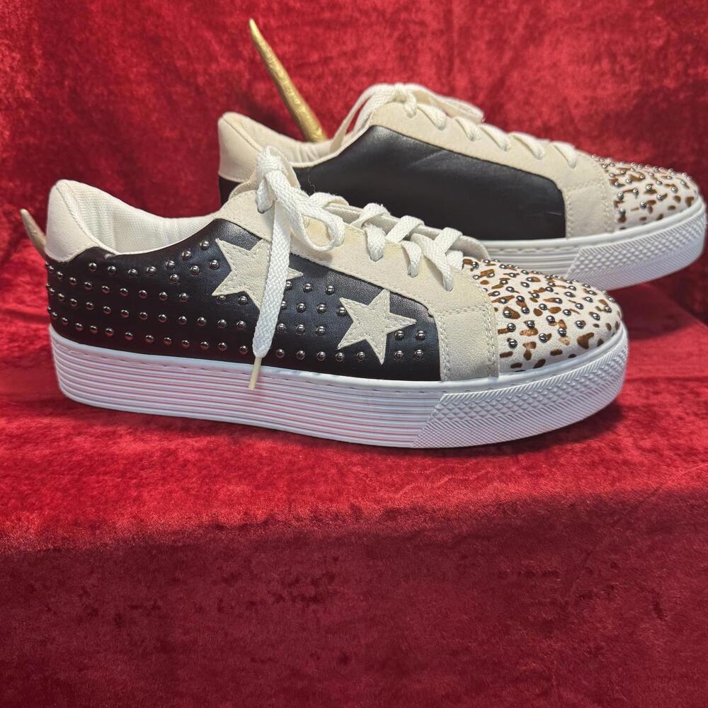 Outwoods Women's Leopard Print and Studded Star Sneakers